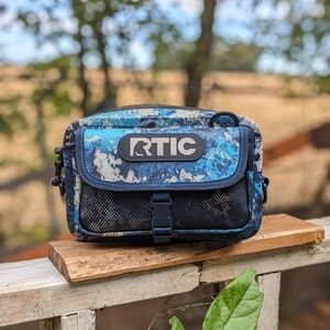 NWT RTIC Camo Blue Side pack, deluxe